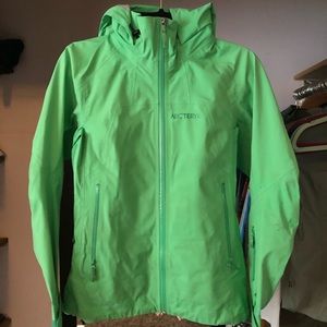 Arc’teryx Women’s Ski Jacket. Rare color!